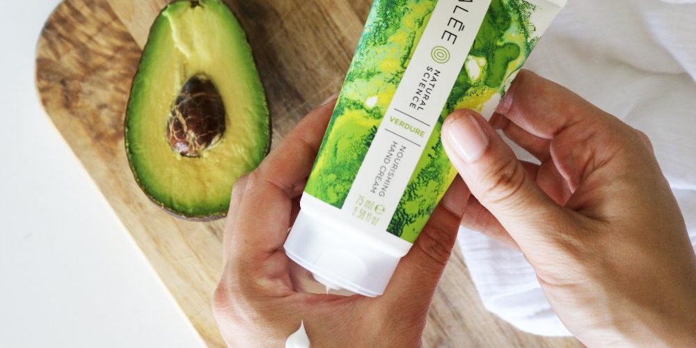 Dry hands2 Malée Natural Science Verdure Nourishing Hand Cream half of an avocado on a wooden board