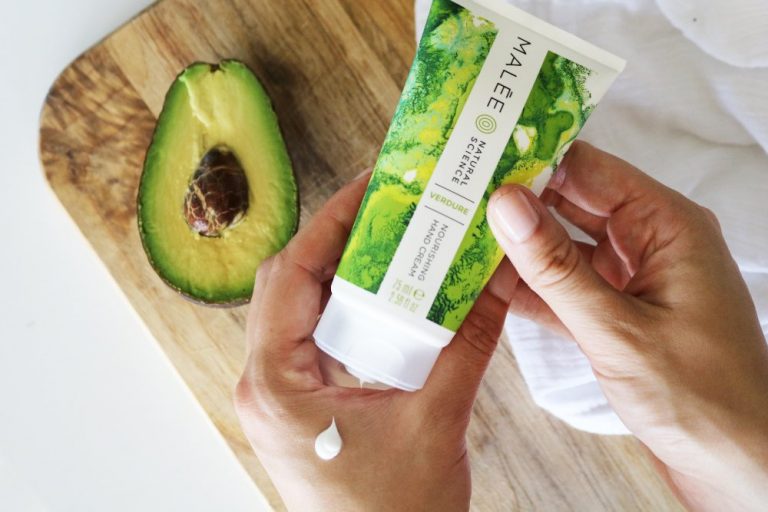 Dry hands2 Malée Natural Science Verdure Nourishing Hand Cream half of an avocado on a wooden board