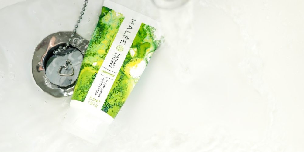 Handwashing-techniques-Malée-Natural-Science Handwashing techniques Malée Natural Science 75ml Verdure Nourishing Hand Cream lays down in water