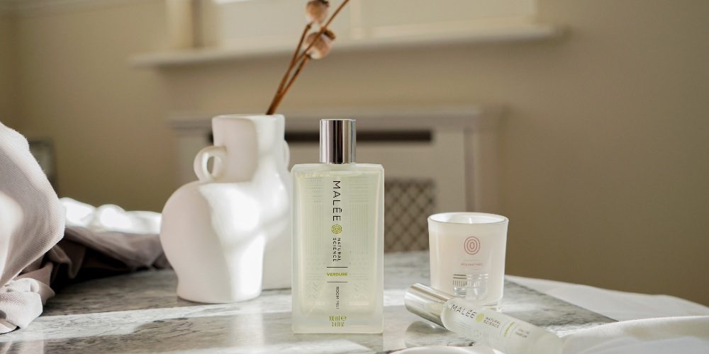 How-to-self-care-at-home-Malee-Natural-Science How to self-care at home Malee Natural Science On a marbled table are a bottle of Verdure 100ml room Mist,12ml Verdure Eau de Parfum and 220ml Polyanthes Soy Candle, with a white bouquet de dry flowers