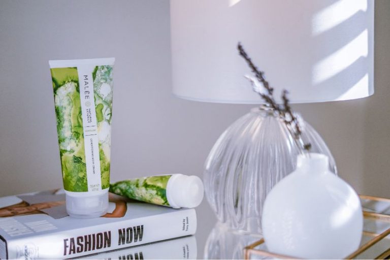 7 Tips for plumper Skin Malee natural Science The 200ml Verdure Conditioning Body Cream is set along with the 75ml Verdure Hand Cream on a book name Fashion Now. Next to them, a white night lamp and a ceramic white flower pot with few lavender leaves