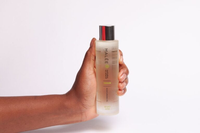 Natural skincare dry skin Malee Natural Science a female hand holding firmly the 100ml Verdure Moisturising Oil