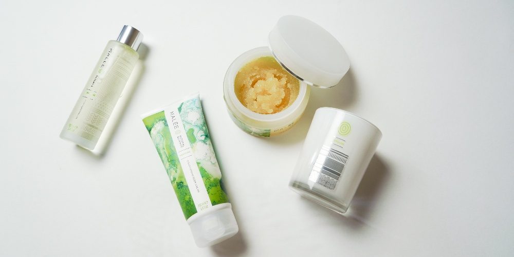 Christmas-Gift-For-Dad-Malee-Natural-Science Christmas Gift For Dad Malee Natural Science Set on a white background, 250ml Moisturising Body Scrub, 220ml Verdure Soy Candle, 200ml Conditioning Body Cream and 100ml Moisturising Body Oil