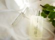 Christmas gifts for friends Malee natural Science On a white linen, a bouquet of Jasmine flowers sets next to a 100ml verdure room Mist and 12ml Verdure Eau de Parfum