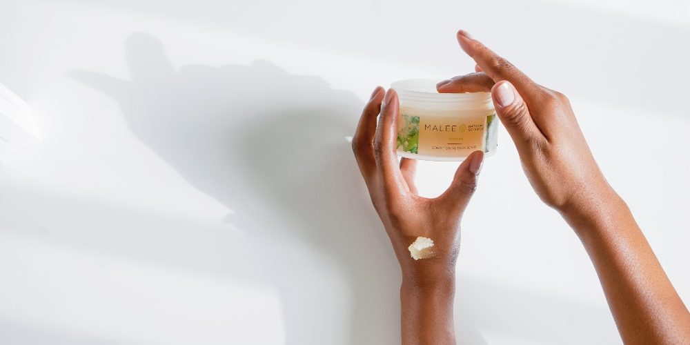 Skin-consultation-Malee-Natural-Science Skin consultation Malee Natural Science, Female hands trying on Verdure 250 Conditioning Body Scrub