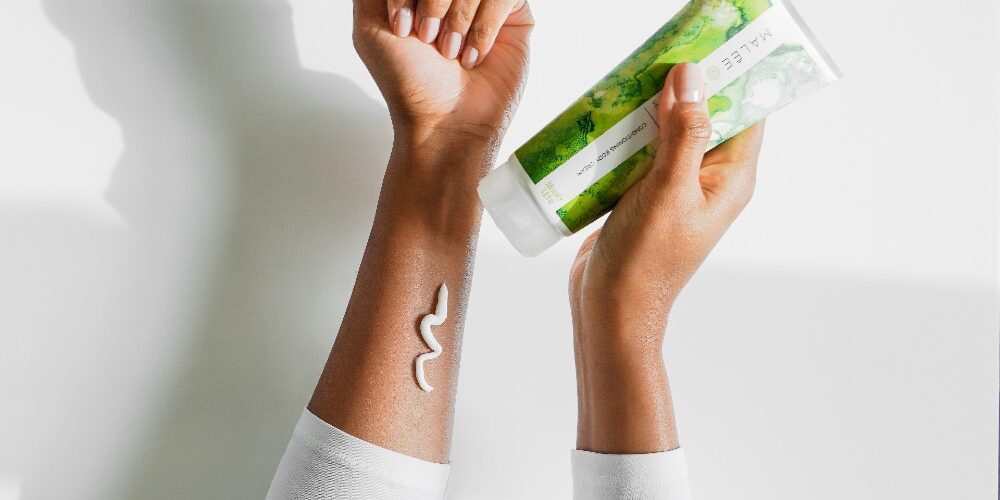 Feeling-Fantastic-Malee-Natural-Science Feelin Fantastic Malee Natural Science, Female arms wearing a white long sleeves trying the 200ml Verdure Conditioning Body cream on the left arm